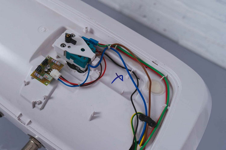 Sửa bình nóng lạnh bị cháy, rò điện tại Hồ Chí Minh