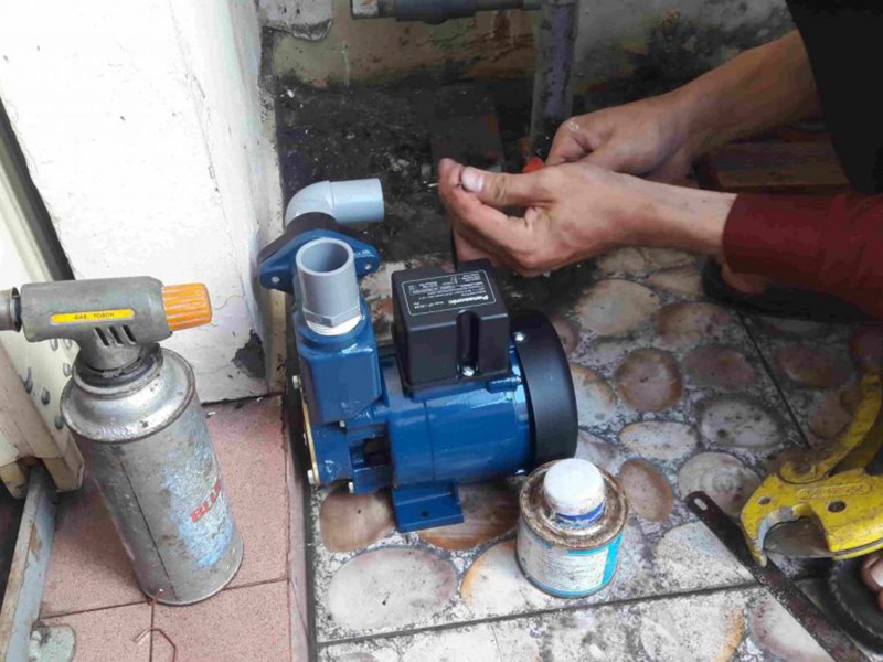 Sửa máy bơm nước không lên – Nguyên nhân và cách xử lý